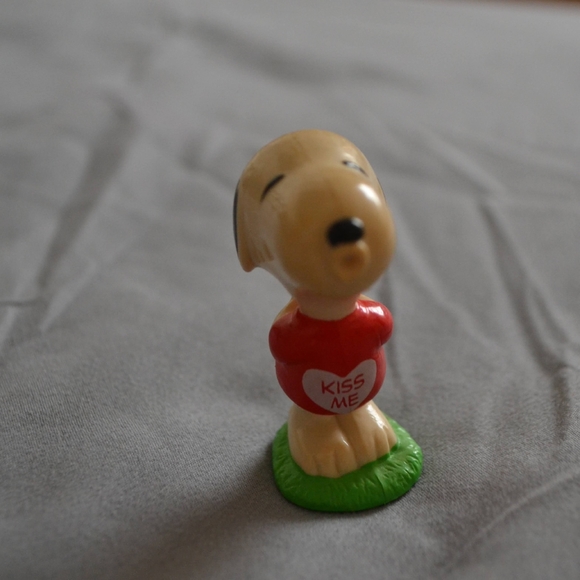 Snoopy Valentines Day Figurines - Picture 5 of 5
